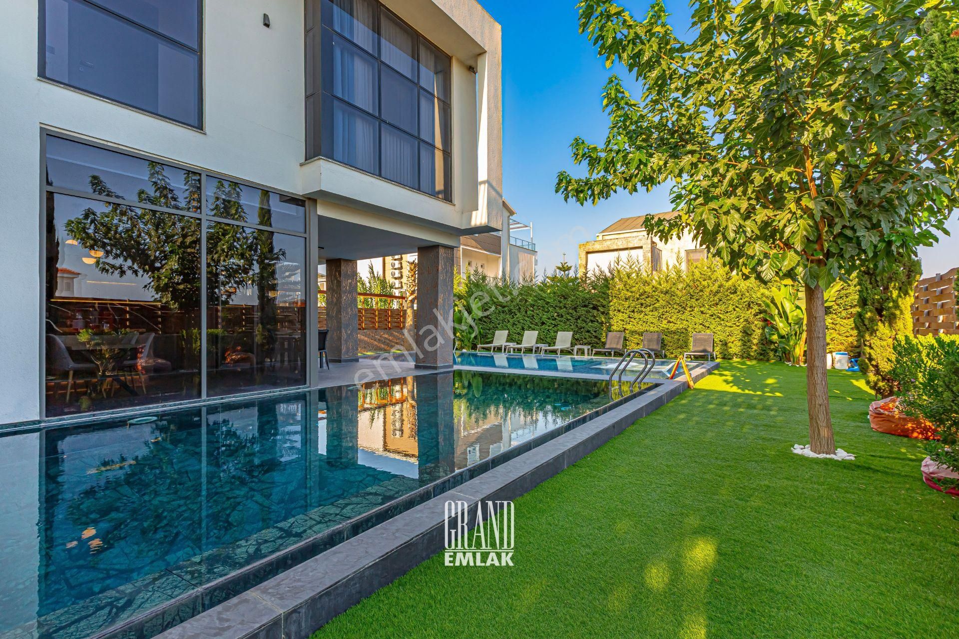 Kadriye'de Modern Müstakil 2 Havuzlu Satılık 3+1 Villa - Görsel 15