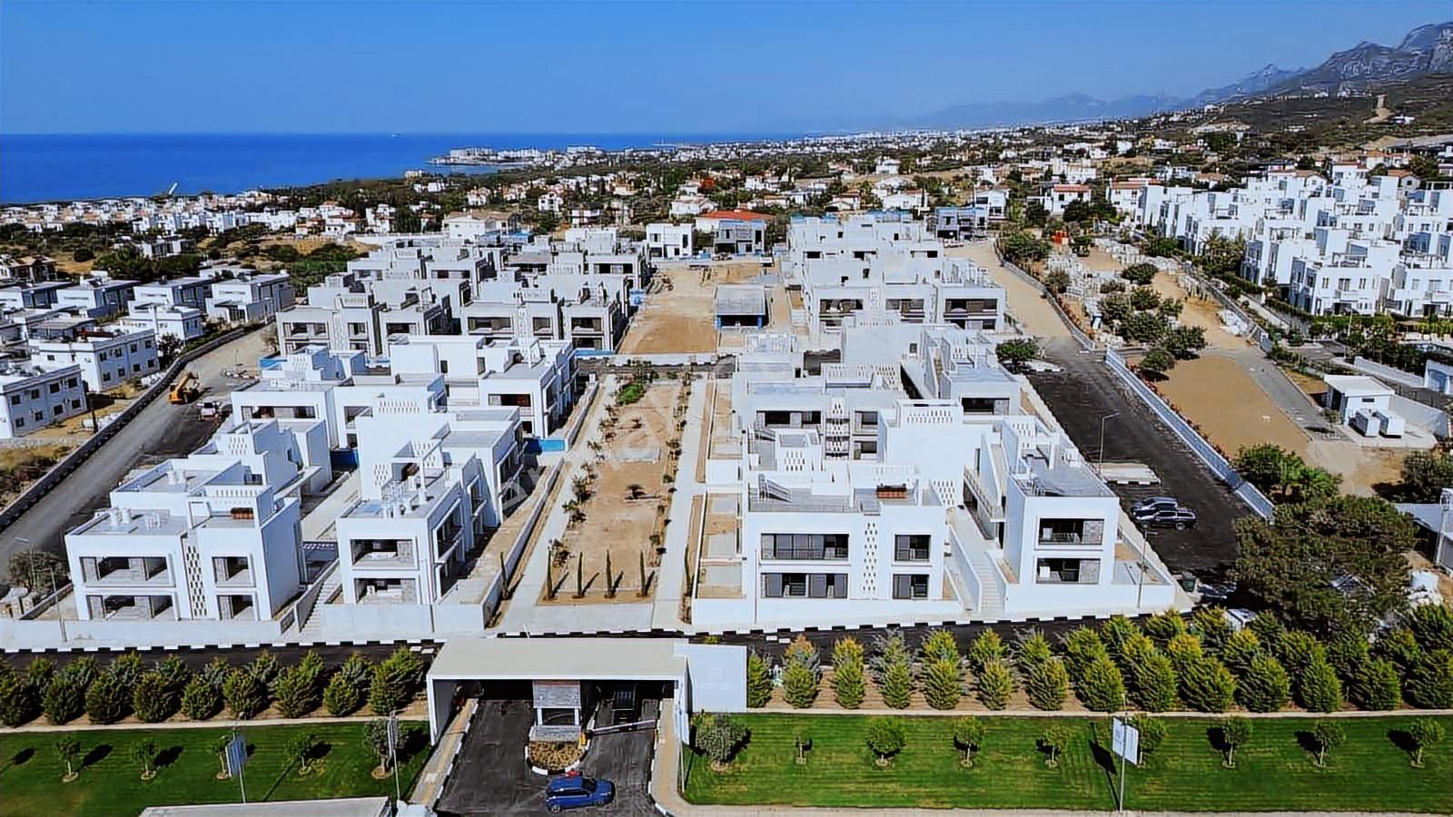 Kıbrıs Girne Alsancak'ta Mediterra Projesi 2+1 Lüks Bahçe Katı
