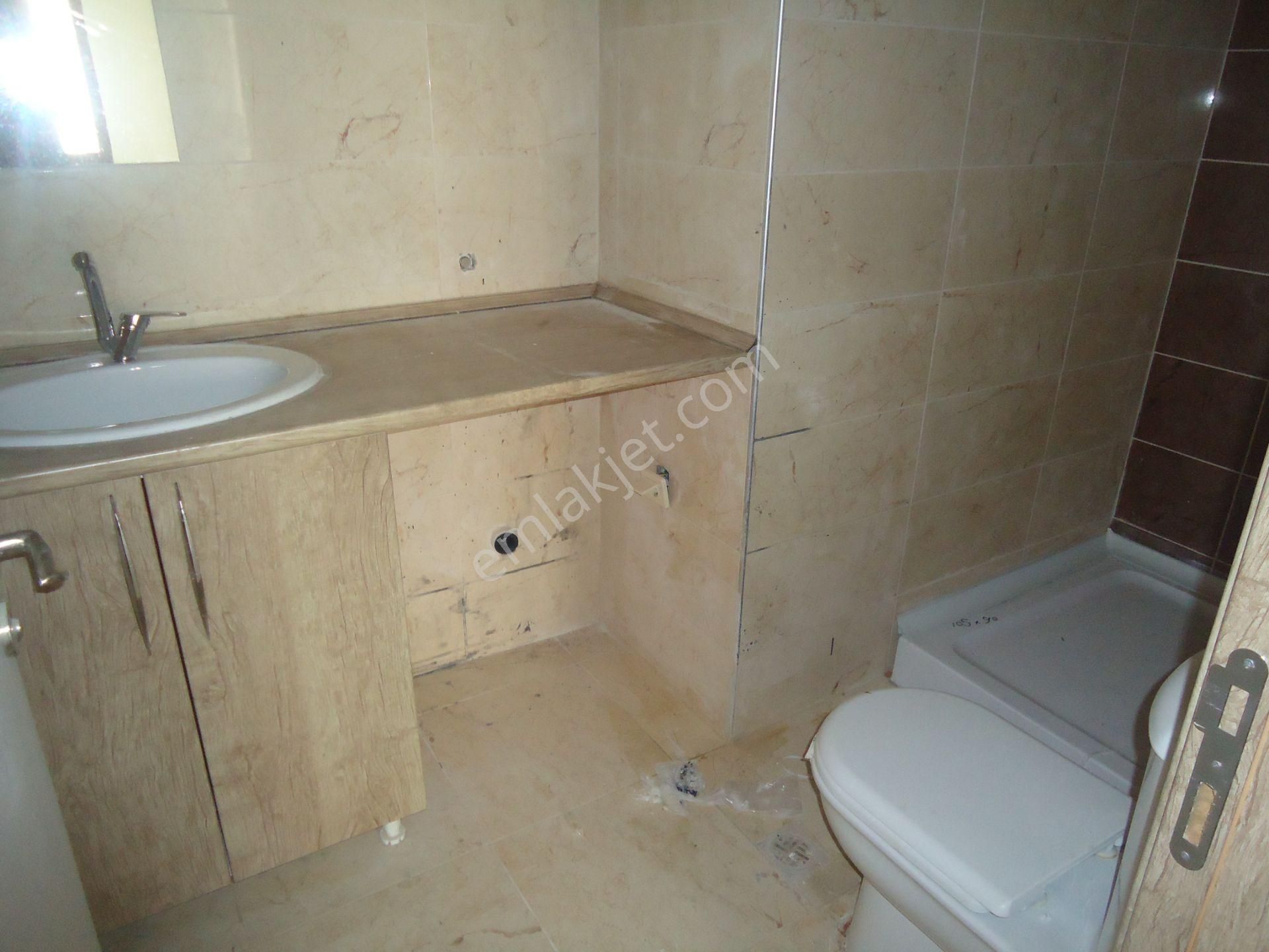 Krc'den Kısa Bloklarda Kiralık Giriş Kat 3+1 Daire - Görsel 15