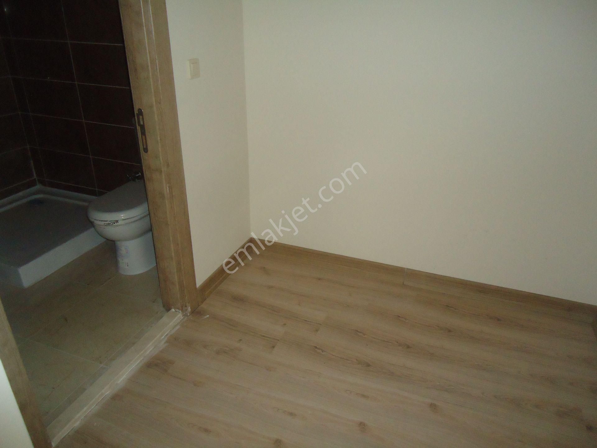 Krc'den Kısa Bloklarda Kiralık Giriş Kat 3+1 Daire - Görsel 14