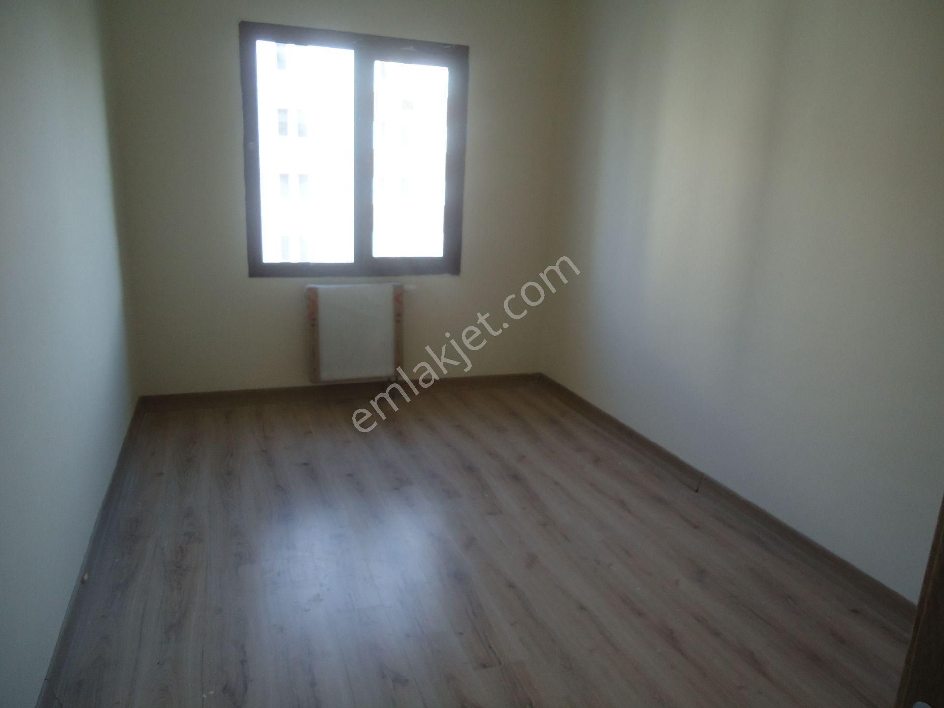 Krc'den Kısa Bloklarda Kiralık Giriş Kat 3+1 Daire - Görsel 11