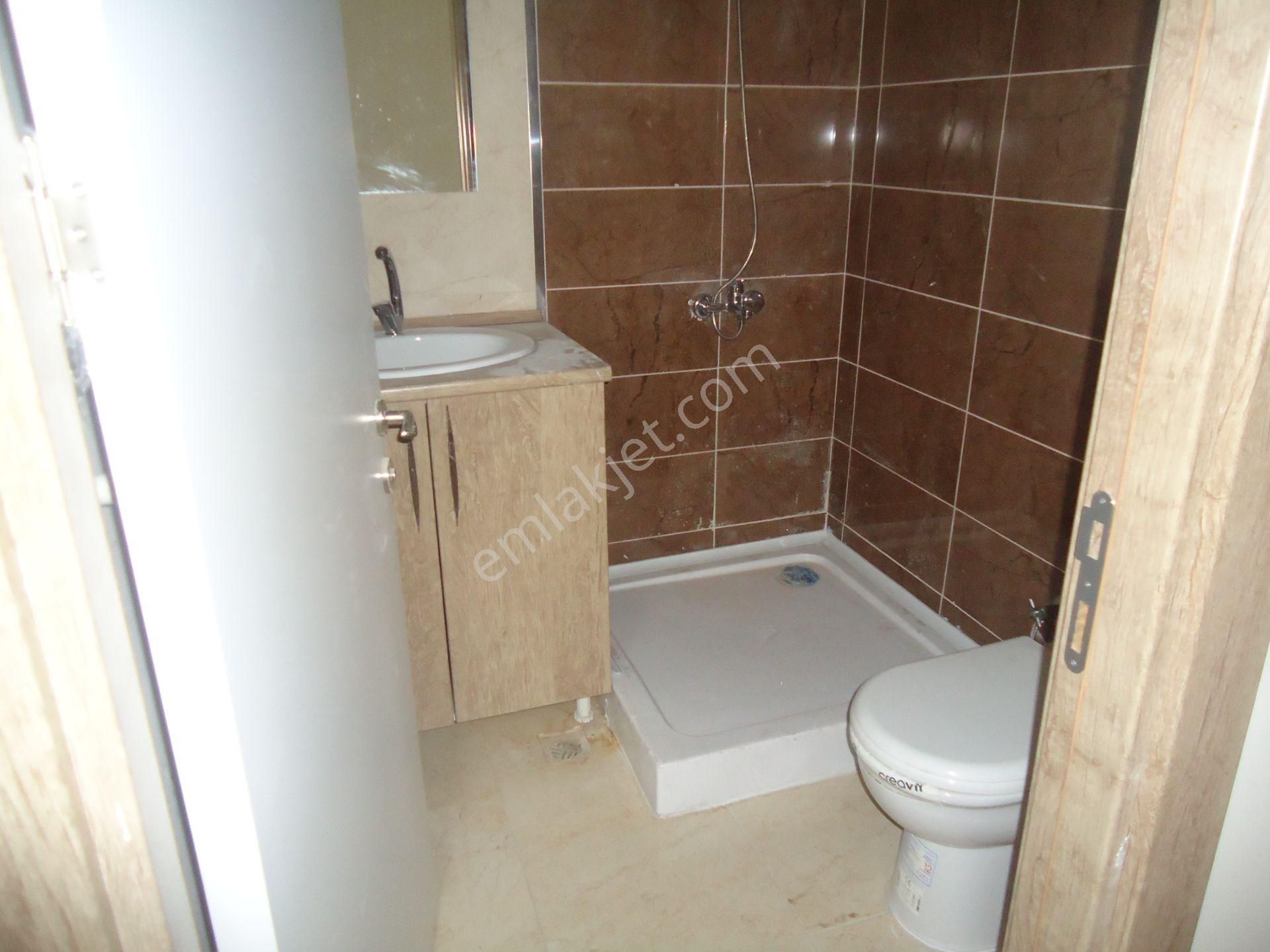 Krc'den Kısa Bloklarda Kiralık Giriş Kat 3+1 Daire - Görsel 13