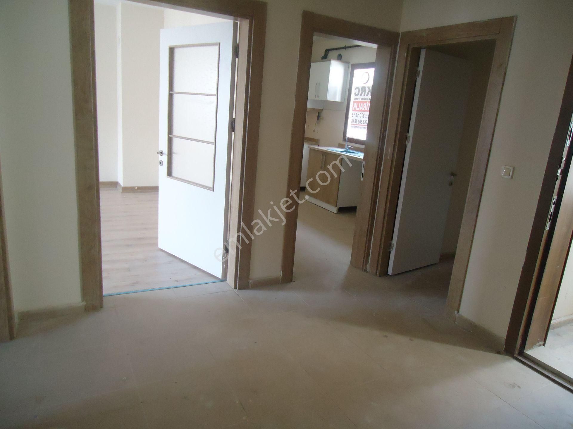 Krc'den Kısa Bloklarda Kiralık Giriş Kat 3+1 Daire - Görsel 7