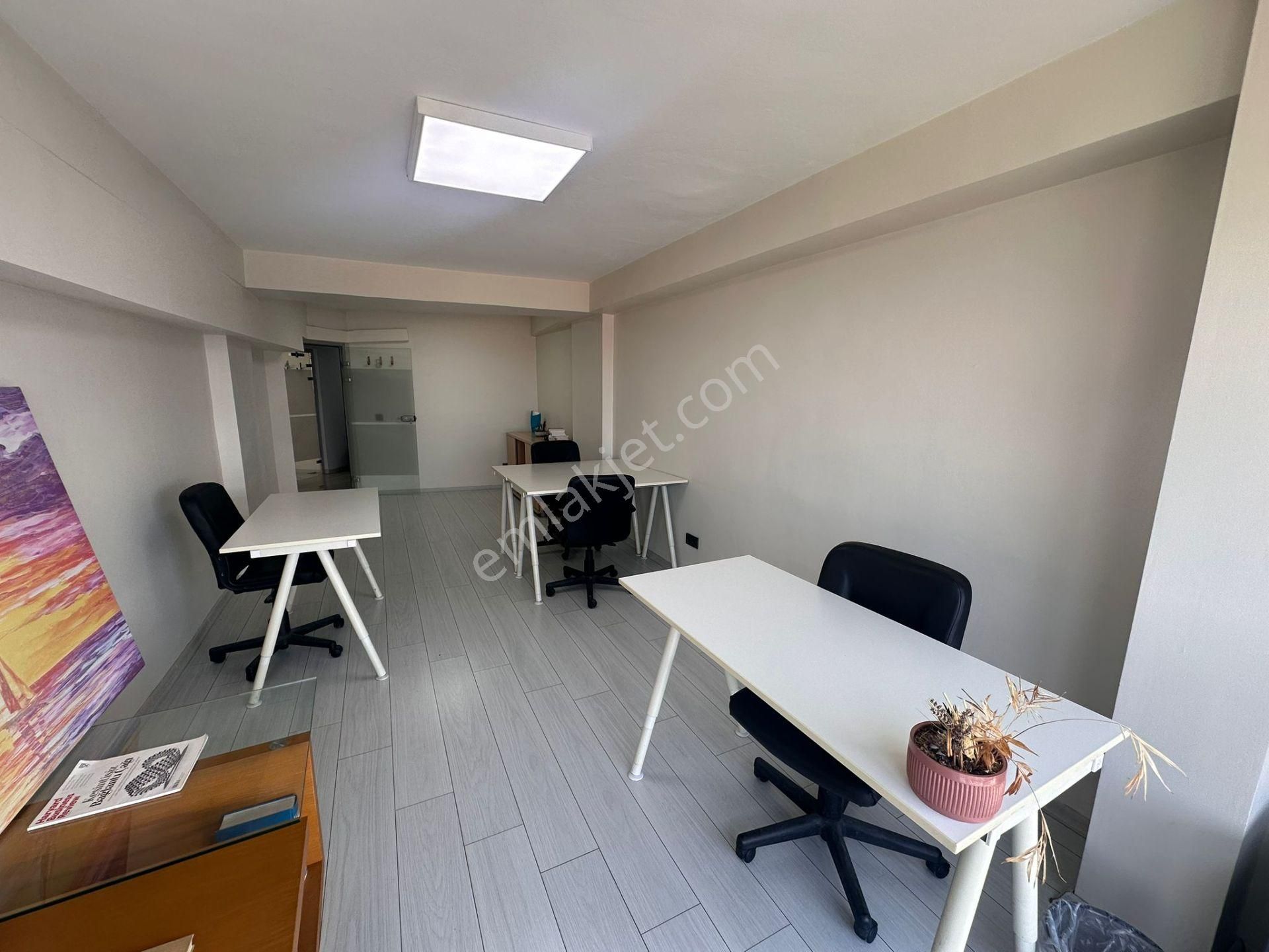 Konak’ın Kalbinde, Deniz Manzaralı 25 M² Kdv Avantajlı Hazır Ofis