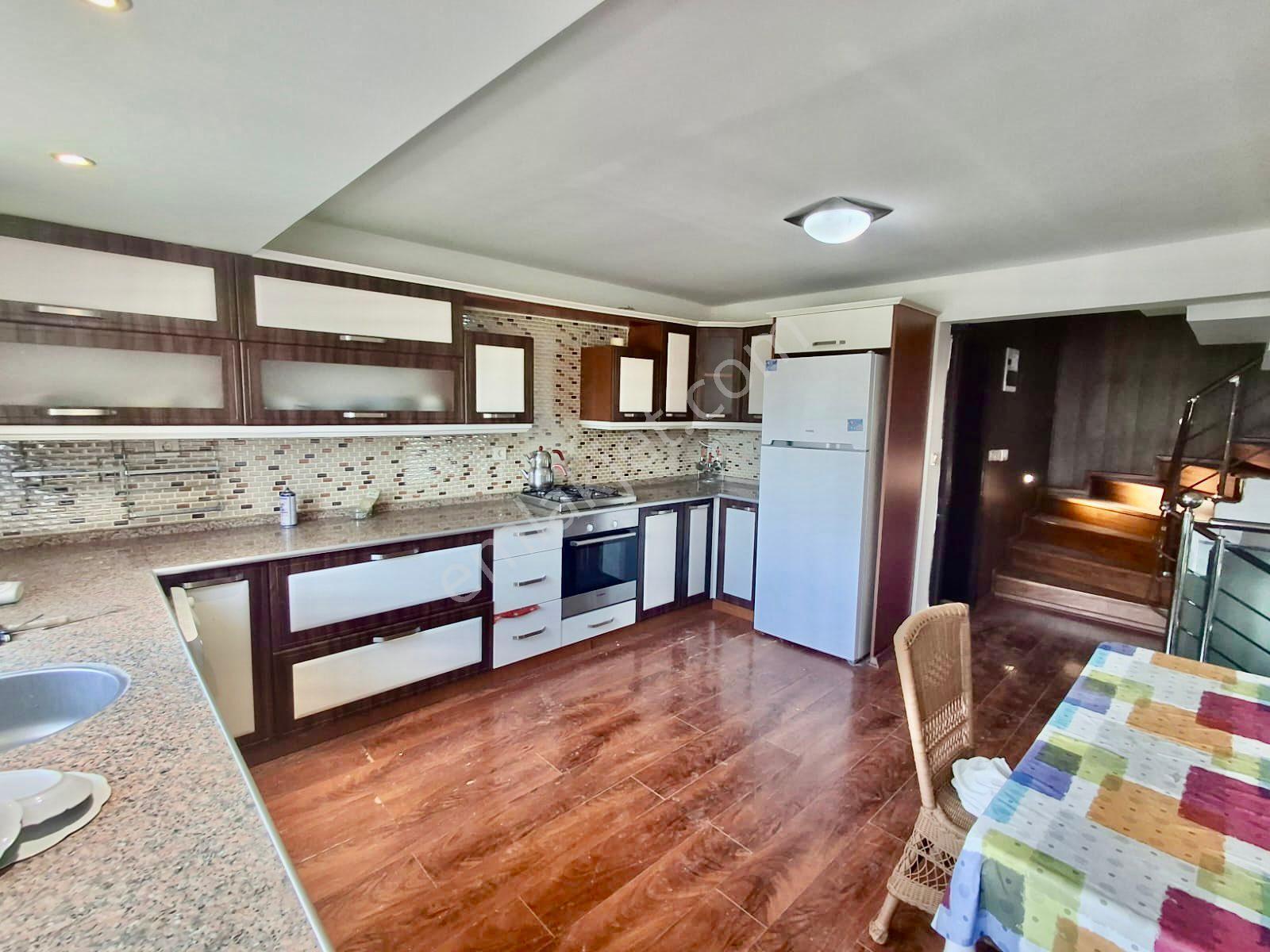 Sahil Siteleri 280m2 Kullanımlı 6+1 Müstakil Villa - Görsel 10