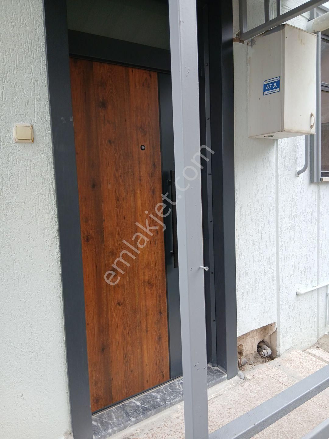 Arifiye Fatih Cad Pazar Yeri Girişinde Cami Karşısı 2 Katlı 125 M² Net 3 +1 Kiralık Daire - Görsel 3