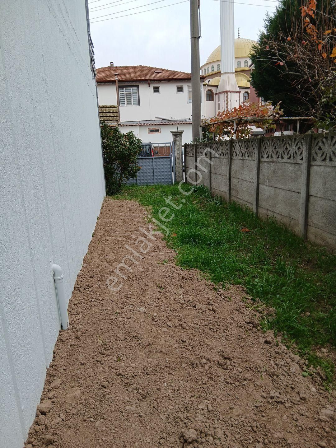 Arifiye Fatih Cad Pazar Yeri Girişinde Cami Karşısı 2 Katlı 125 M² Net 3 +1 Kiralık Daire - Görsel 2