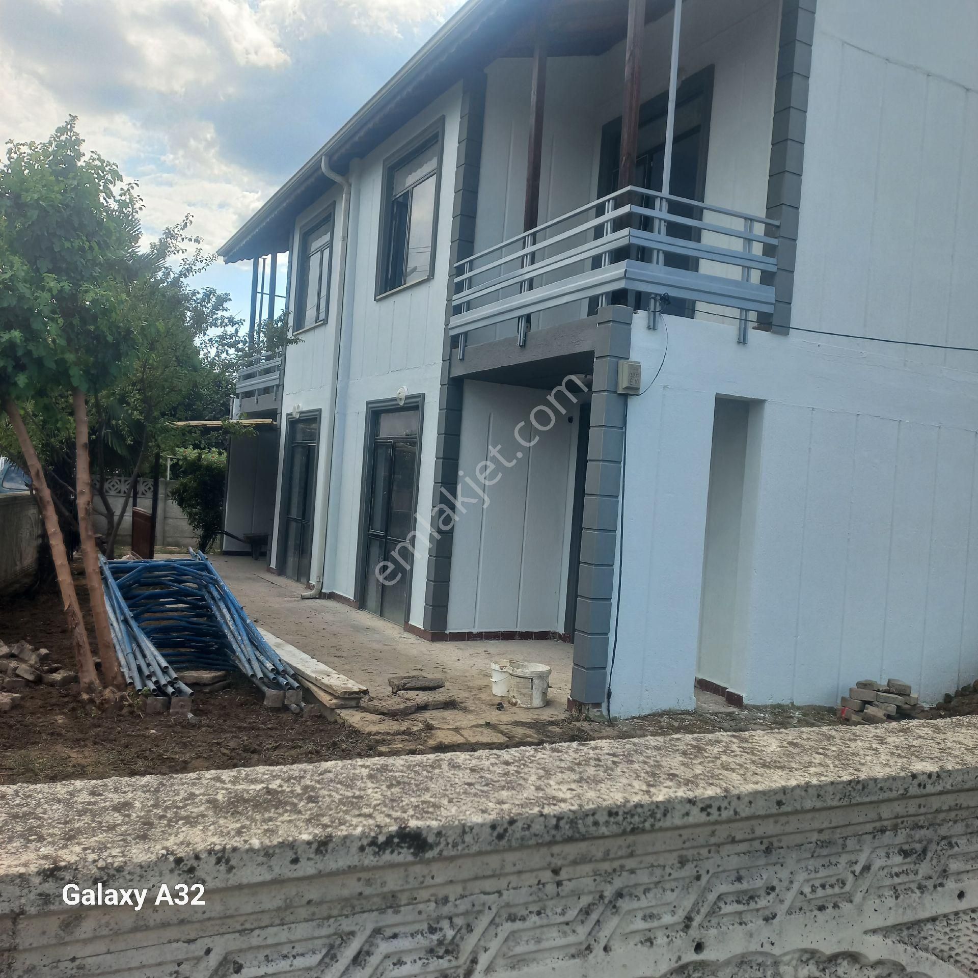 Arifiye Fatih Cad Pazar Yeri Girişinde Cami Karşısı 2 Katlı 125 M² Net 3 +1 Kiralık Daire