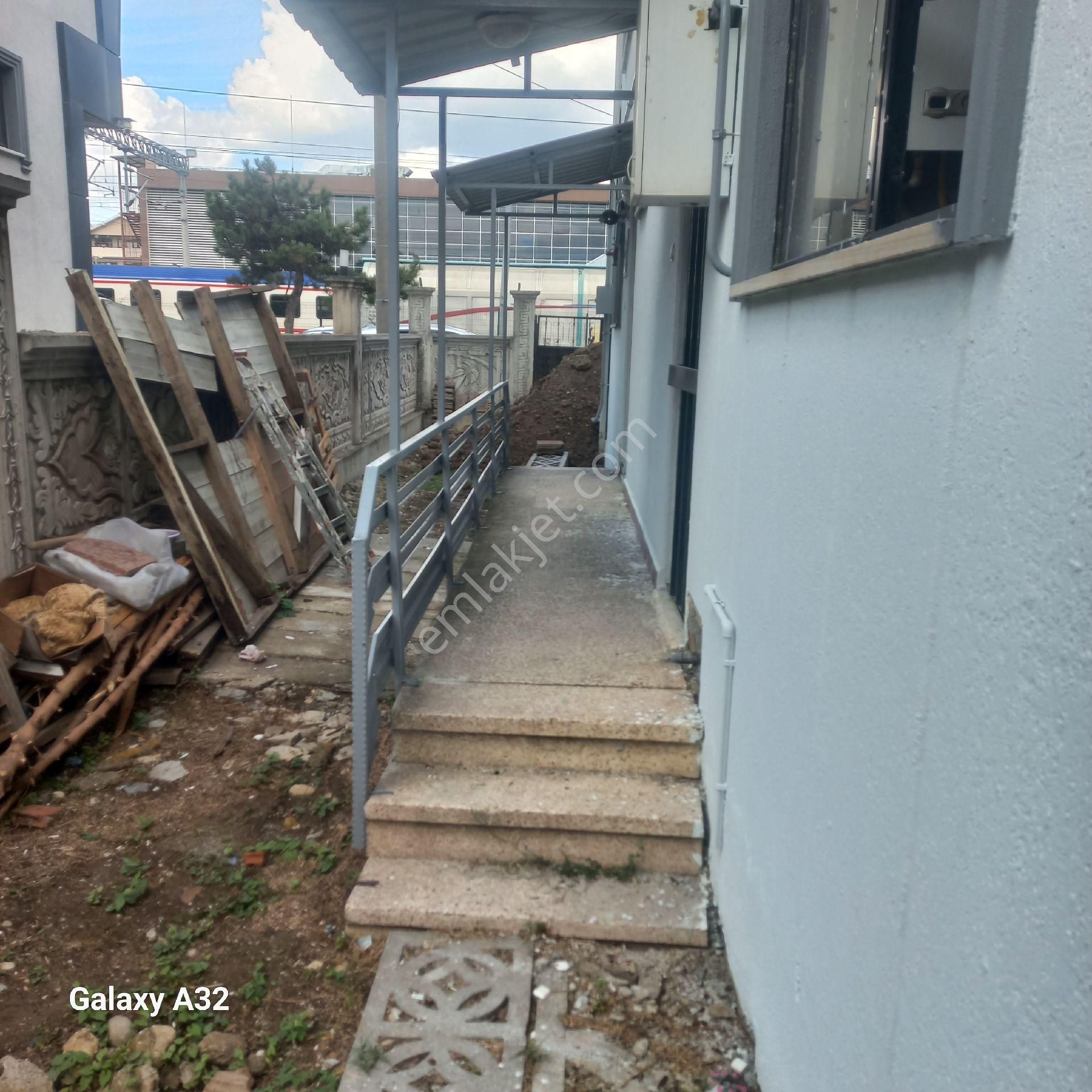 Arifiye Fatih Cad Pazar Yeri Girişinde Cami Karşısı 2 Katlı 125 M² Net 3 +1 Kiralık Daire - Görsel 23