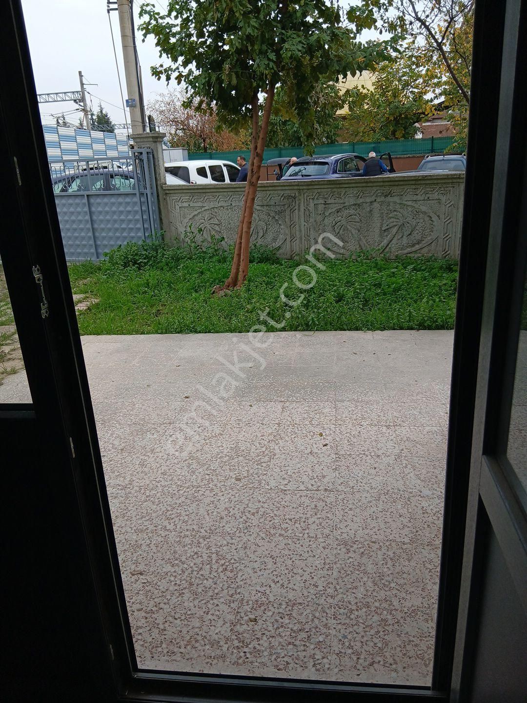 Arifiye Fatih Cad Pazar Yeri Girişinde Cami Karşısı 2 Katlı 125 M² Net 3 +1 Kiralık Daire - Görsel 9