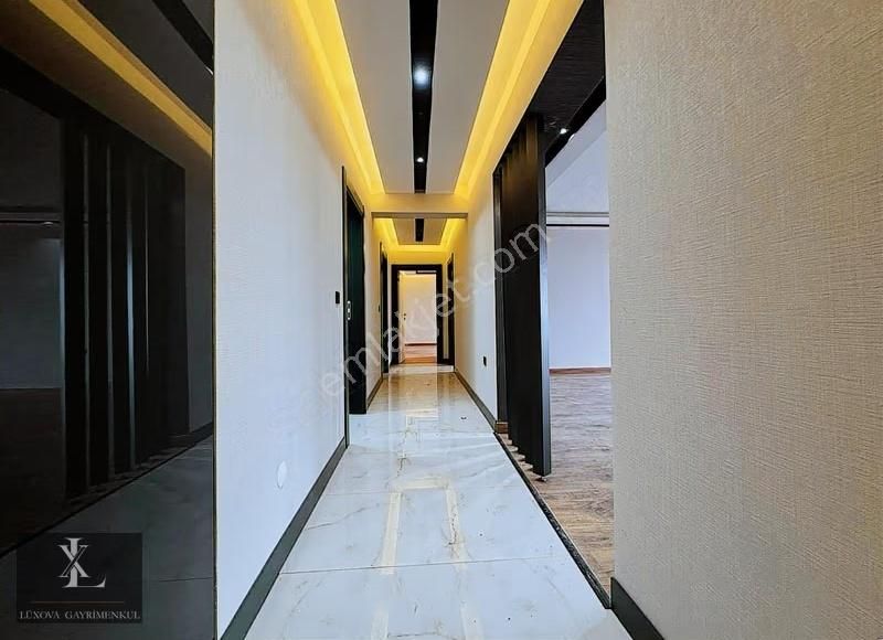 Ovacık'da Bulvar Üzeri Sıfır Yüksek Kat 4,5+1 Satılık ! - Görsel 14