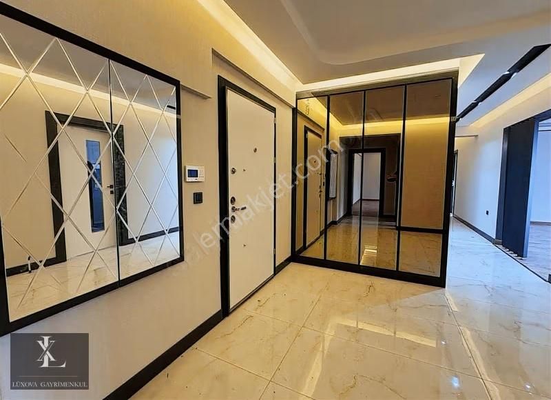 Ovacık'da Bulvar Üzeri Sıfır Yüksek Kat 4,5+1 Satılık ! - Görsel 9