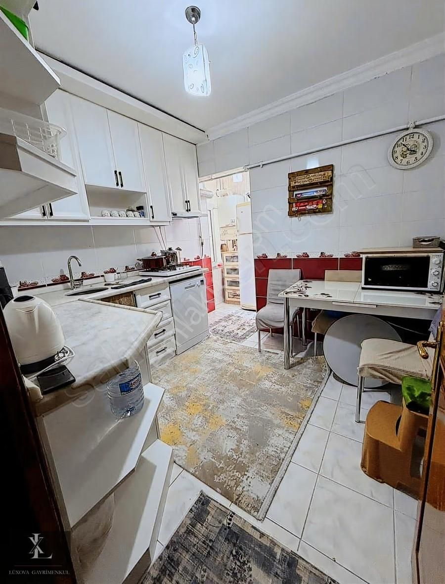 Güneşlide Merkezi Konum Güvenlikli Sitede 3+1 Fırsat Geniş Daire - Görsel 2