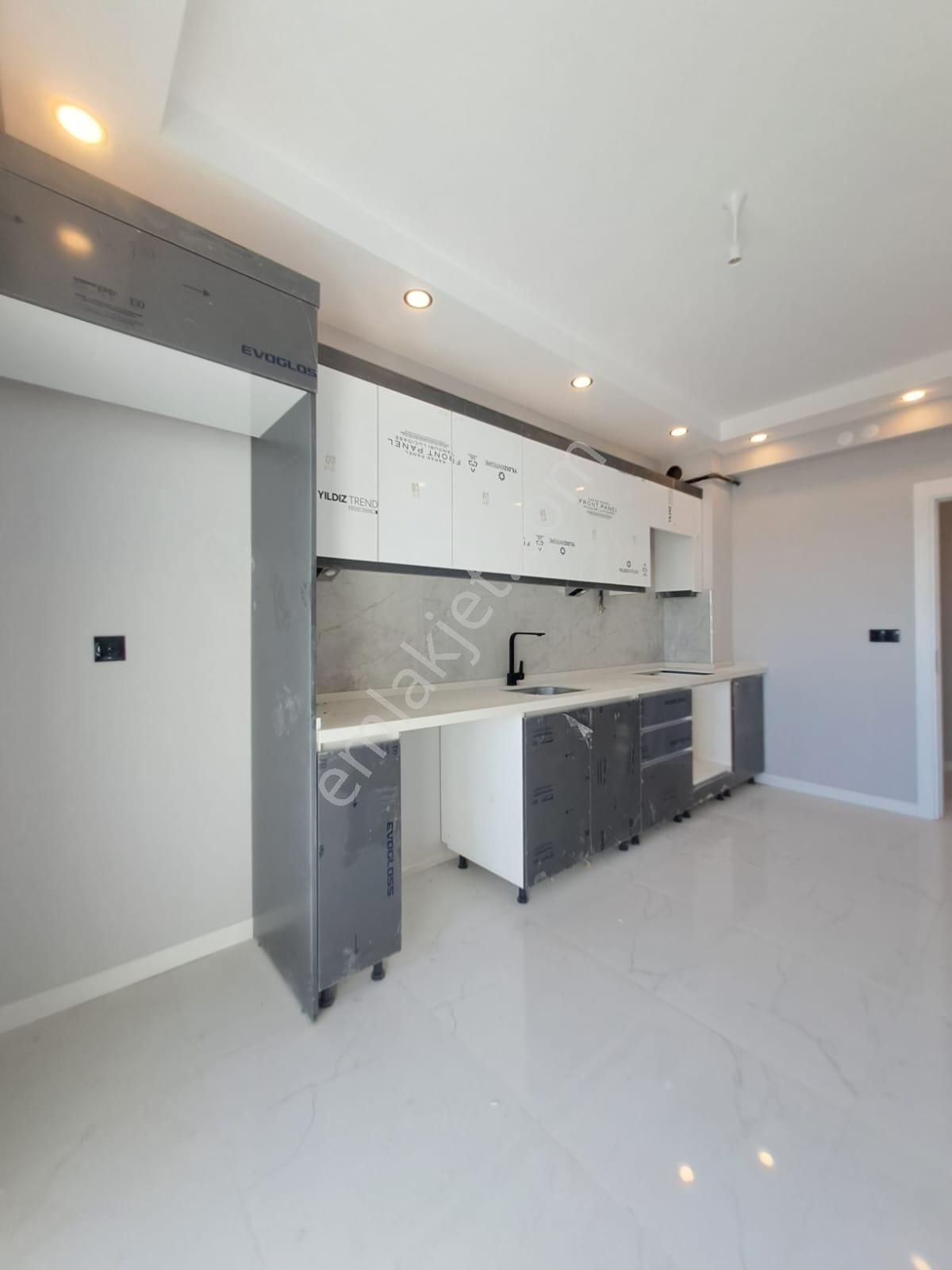 2+1 100 M2 3 Katlı Binanın 2 Katında (d200)