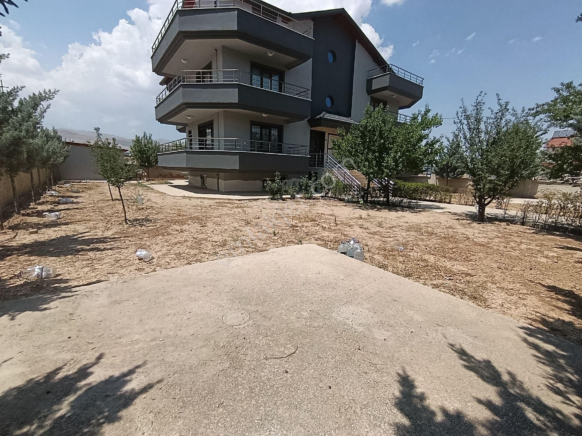 Buhara Mah.yeni Stadyuma Yürüme Mesafesinde 815 M² Arsa İçerisinde Komple Satılık Müstakil Bina - Görsel 31