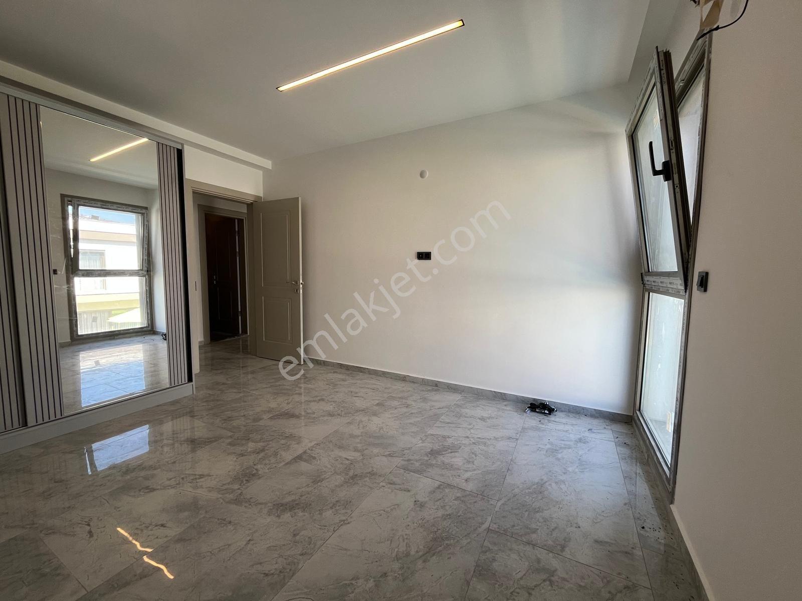 Kuşadası Sahil Sitelerinde Yolun Altında 3+1 130m2 Dubleks Yerden Isıtmalı Müşterek Havuzlu Lux - Görsel 5