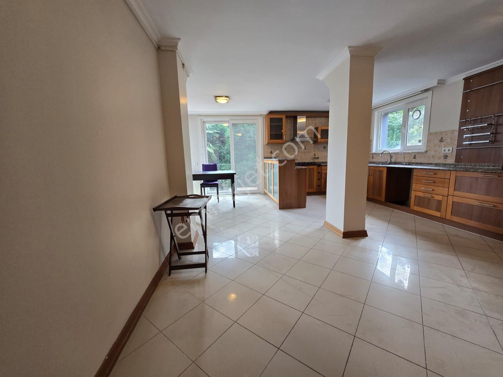 Sarıyer Uskumruköy'de Site İçinde Boş Satılık Villa - Görsel 11