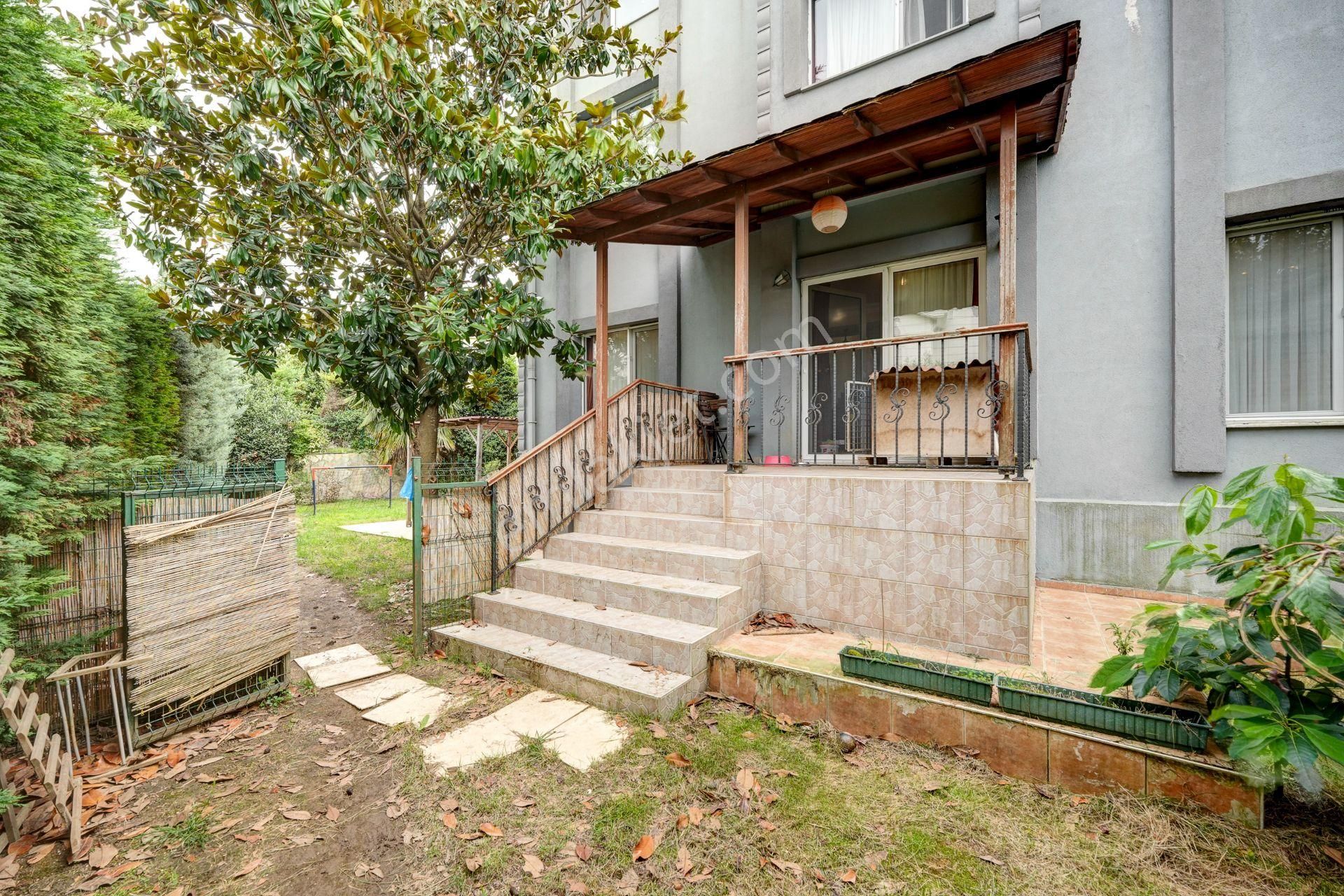 Sarıyer Uskumruköy'de Site İçinde Boş Satılık Villa