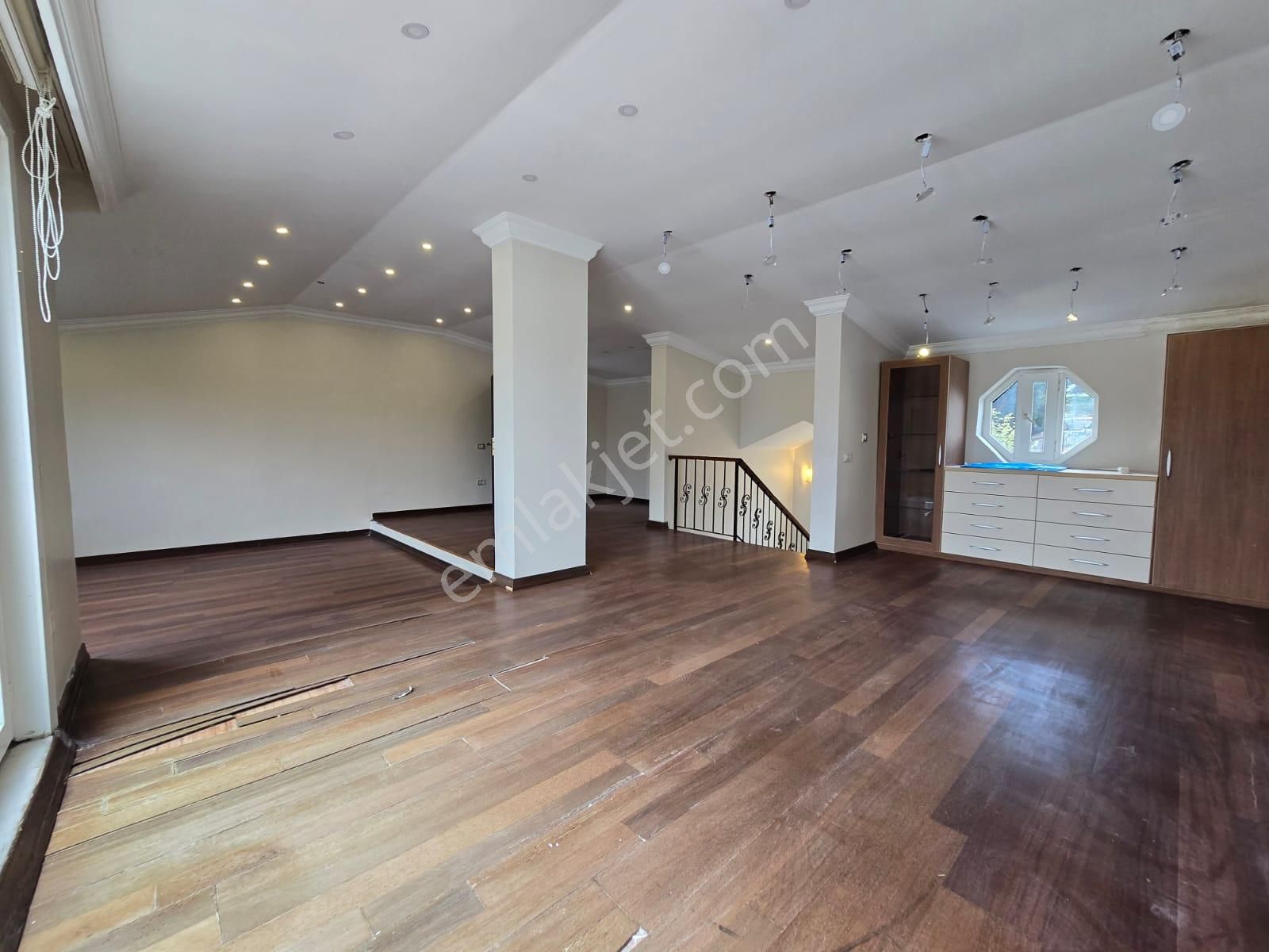 Sarıyer Uskumruköy'de Site İçinde Boş Satılık Villa - Görsel 18