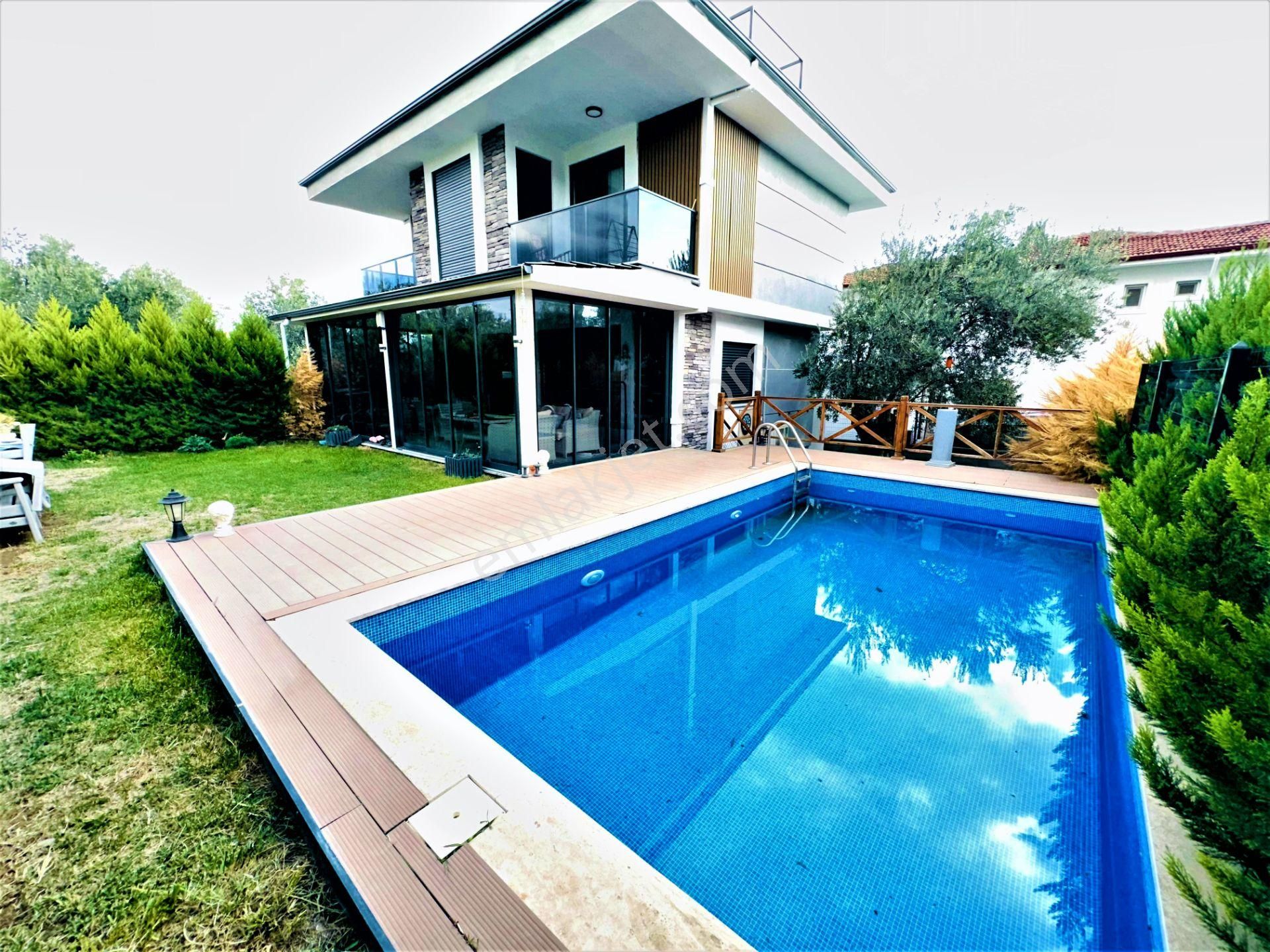 Güre'de 3+1 Havuzlu Full Eşyalı Lüx Satılık Villa