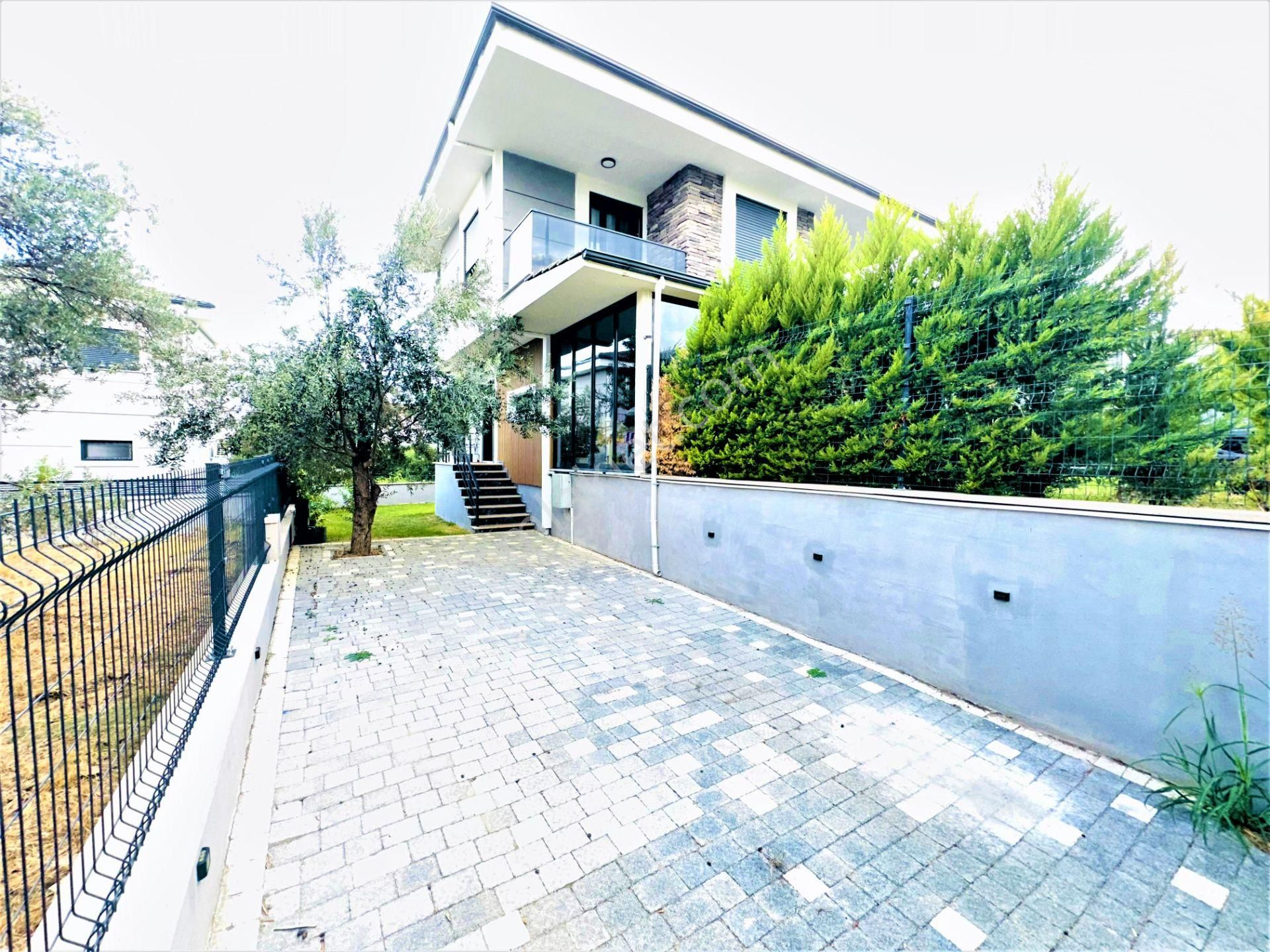 Güre'de 3+1 Havuzlu Full Eşyalı Lüx Satılık Villa - Görsel 2