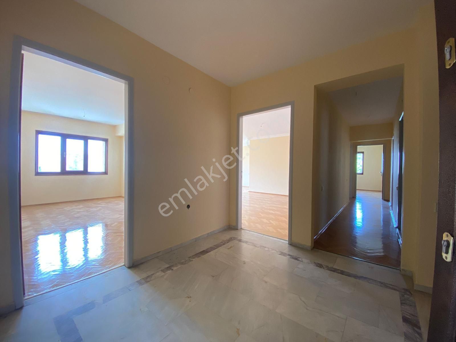 Koru Mah. Şahin Sitesi Mine Blok'ta Temiz Manzaralı 4+1 - Görsel 5