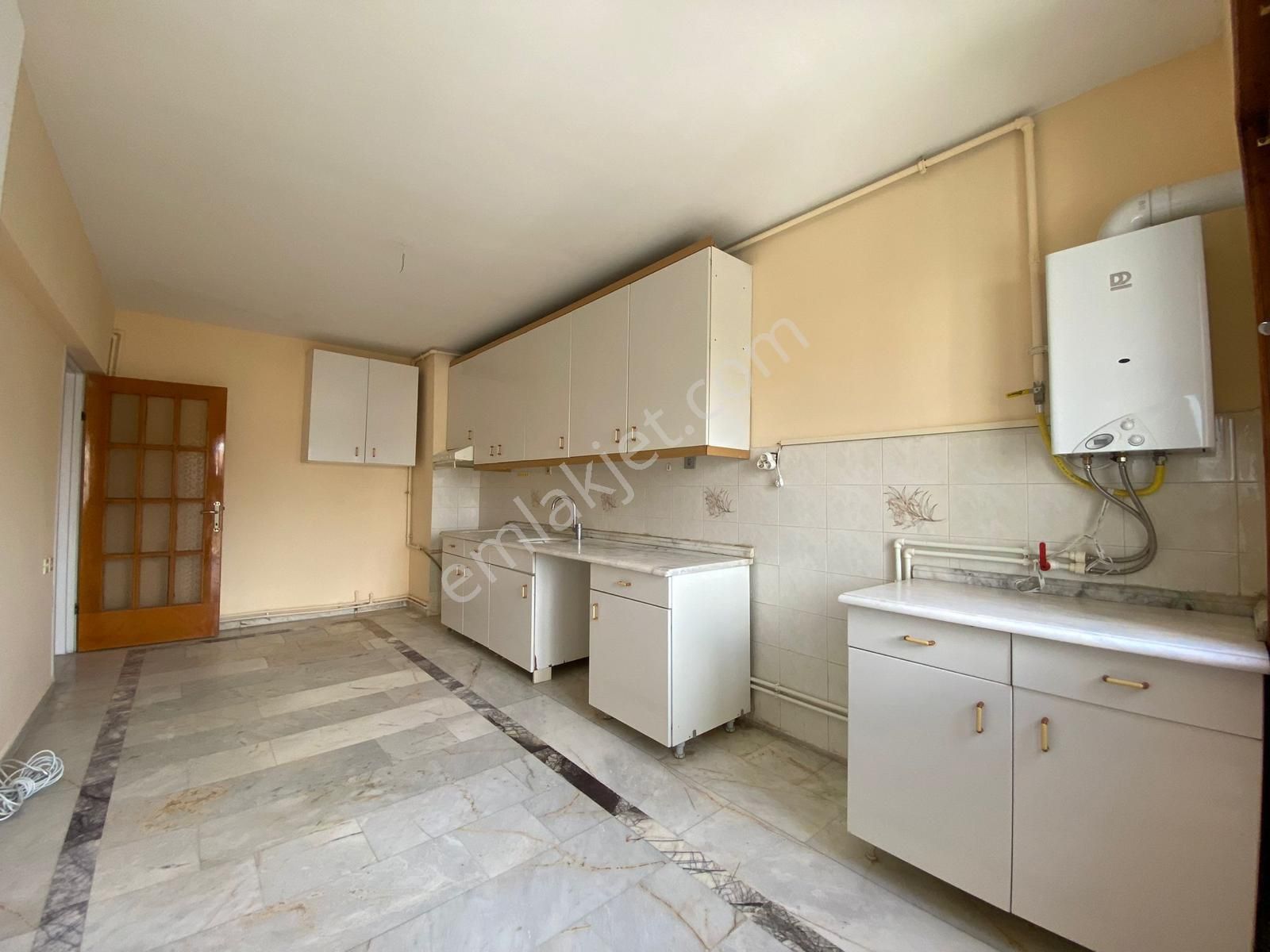 Koru Mah. Şahin Sitesi Mine Blok'ta Temiz Manzaralı 4+1 - Görsel 14