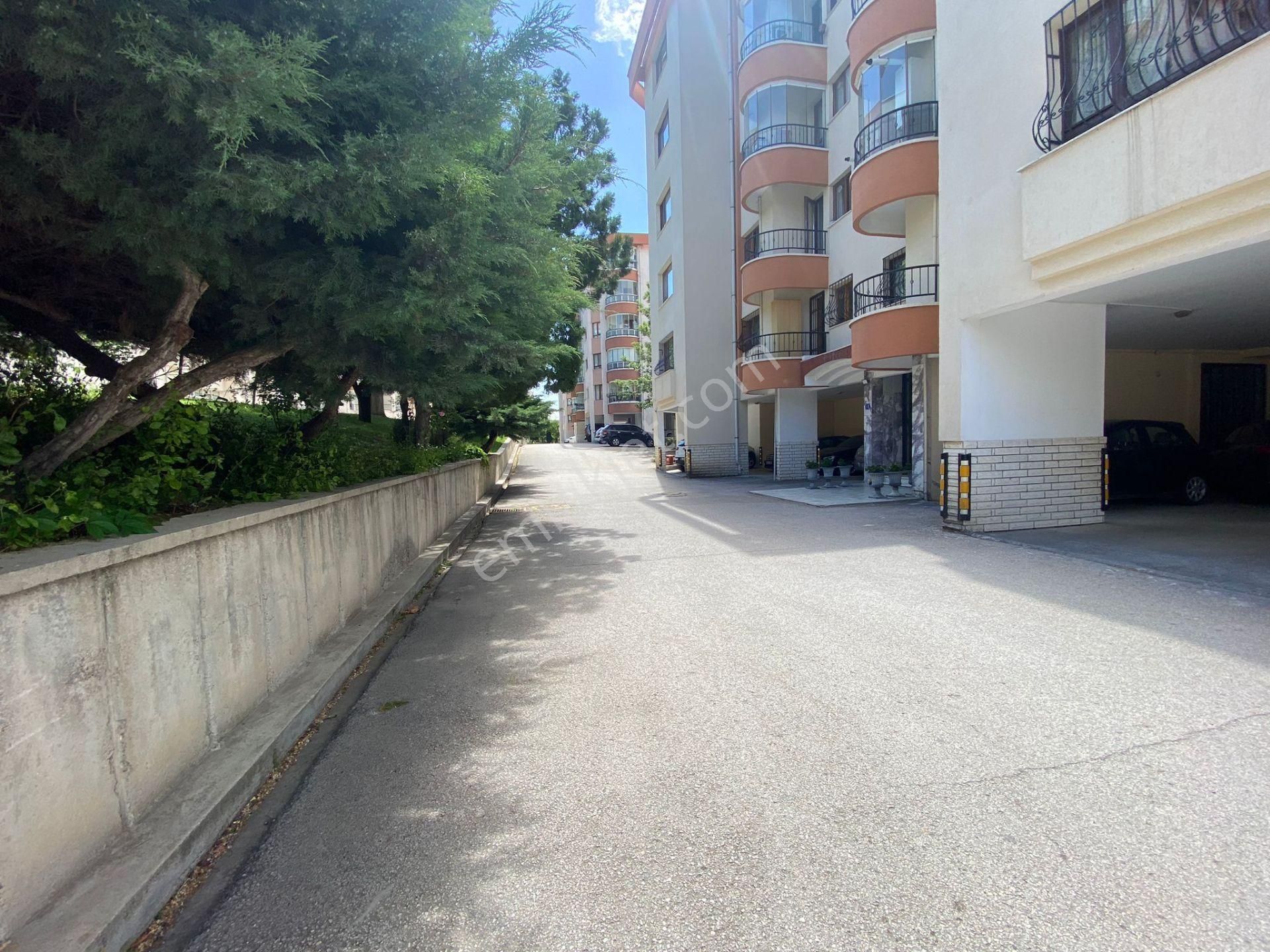 Koru Mah. Şahin Sitesi Mine Blok'ta Temiz Manzaralı 4+1 - Görsel 30