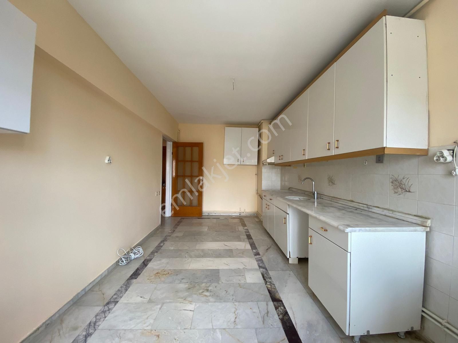 Koru Mah. Şahin Sitesi Mine Blok'ta Temiz Manzaralı 4+1 - Görsel 12