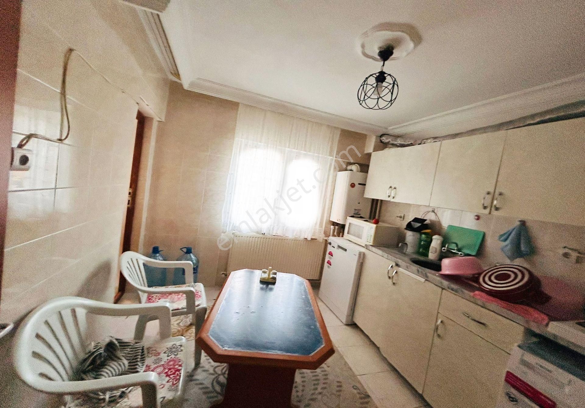 N.yolu Cadde Üzerinde Kat Konumunda 3+1 Daire..!