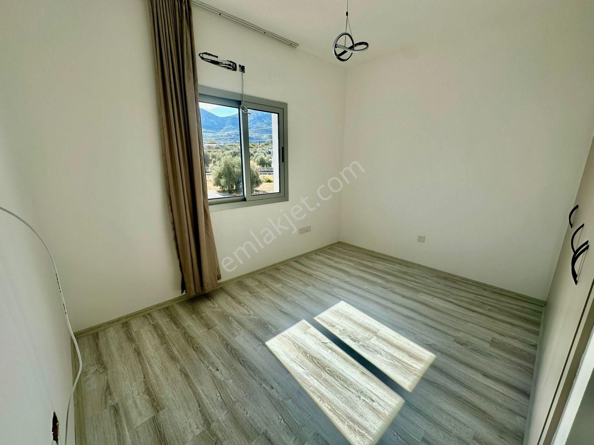 Girne Zeytinlik'te Bahçeli, Teraslı Ve Eşyalı Kiralık 2+1 İkiz Villalar !! - Görsel 16