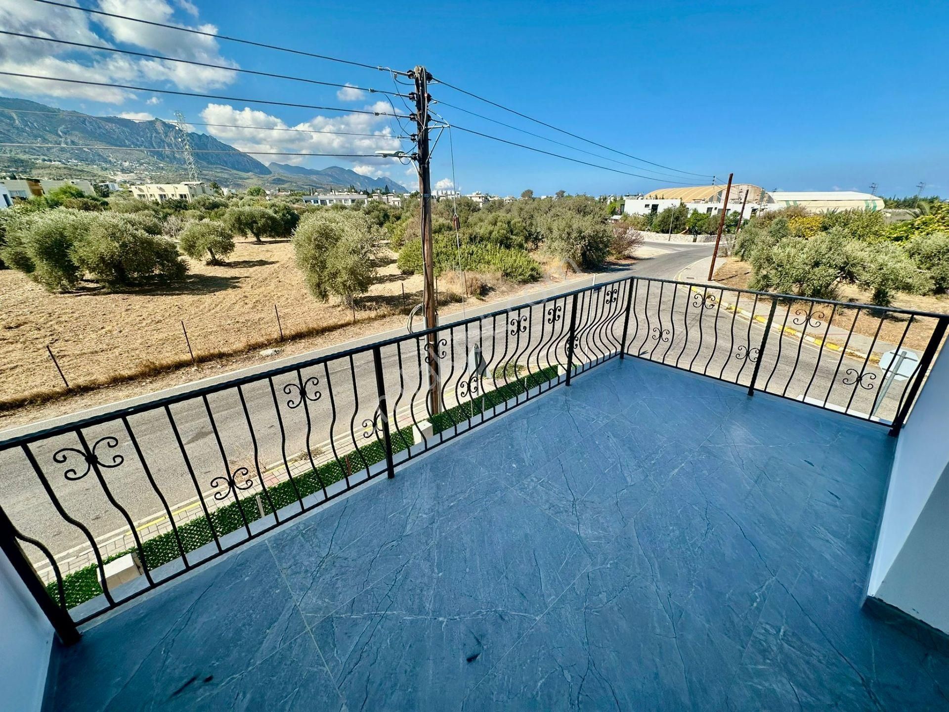 Girne Zeytinlik'te Bahçeli, Teraslı Ve Eşyalı Kiralık 2+1 İkiz Villalar !! - Görsel 25