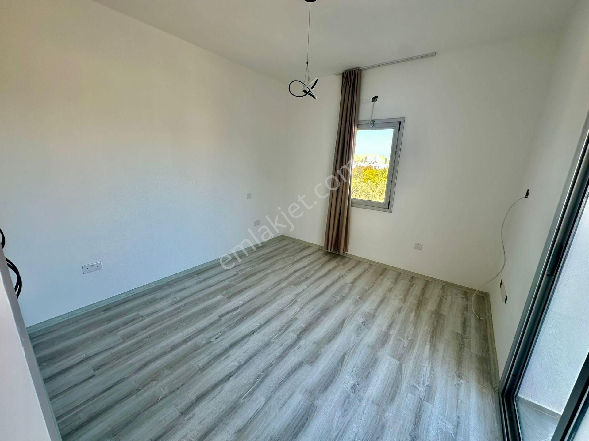 Girne Zeytinlik'te Bahçeli, Teraslı Ve Eşyalı Kiralık 2+1 İkiz Villalar !! - Görsel 11