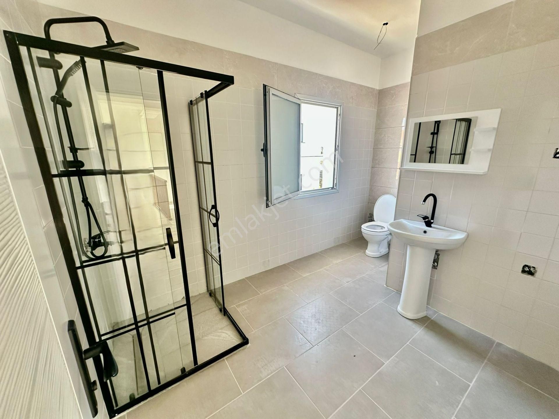Girne Zeytinlik'te Bahçeli, Teraslı Ve Eşyalı Kiralık 2+1 İkiz Villalar !! - Görsel 18