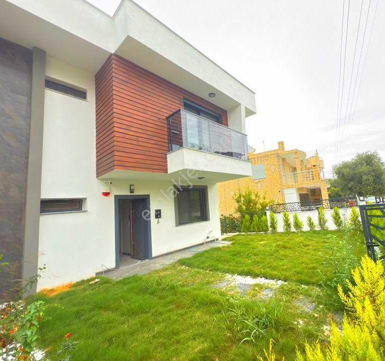 Kuşadasında Plaja Ve Alış Veriş Mağ.yakın Özel Havuzlu 4+2 Sıfır Villa - Görsel 2
