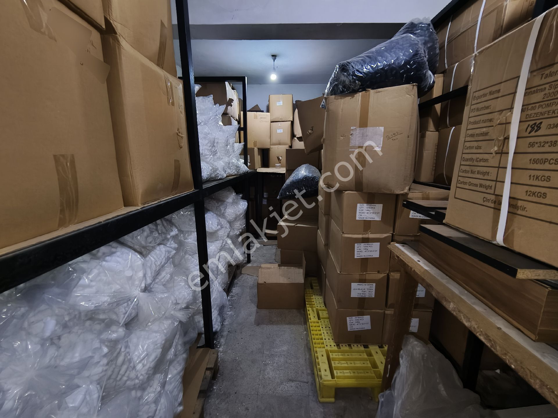 Güneyden Sultan Gazide Caddeye 3 Cü Binada Kredili Depolu Dükkan