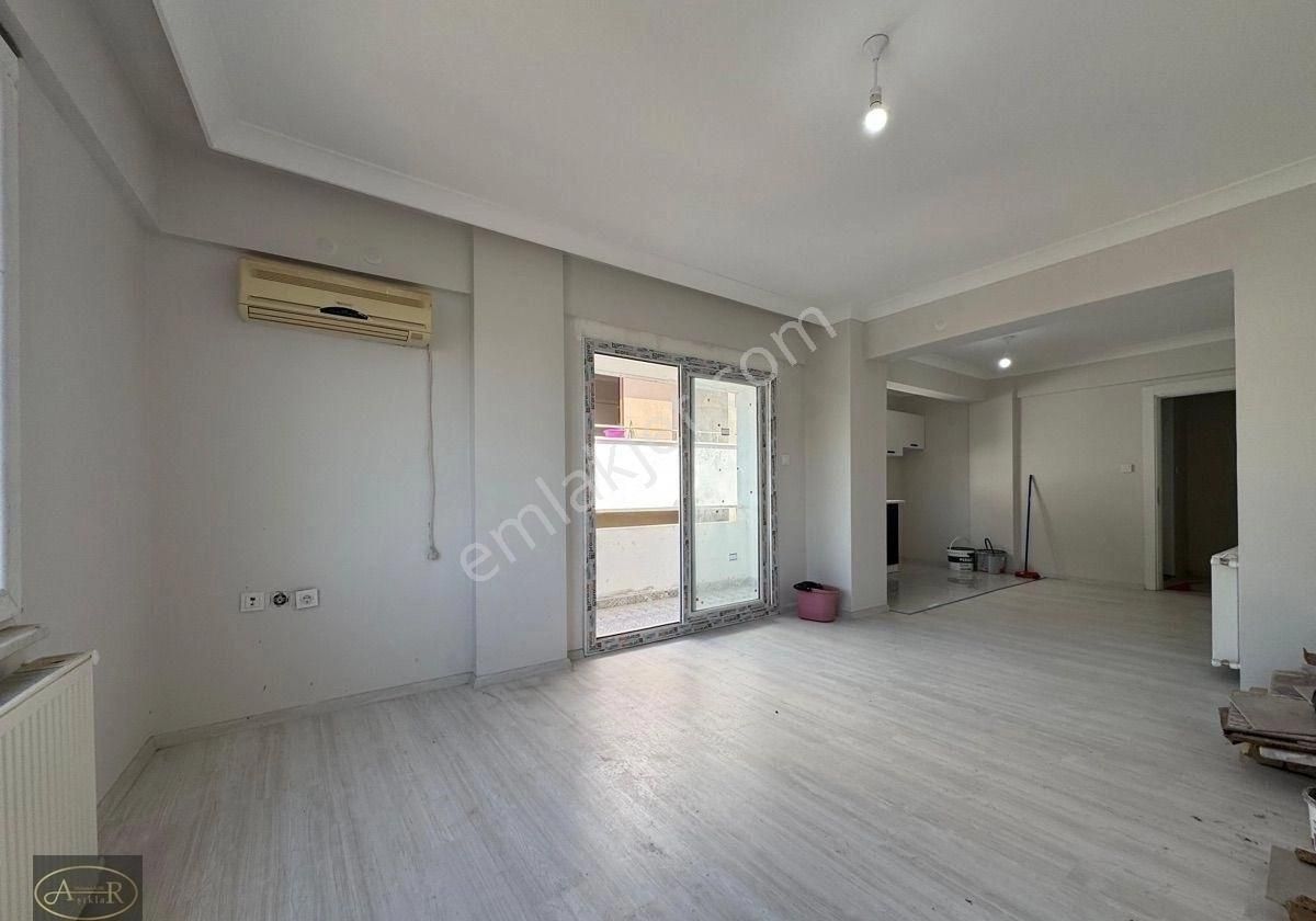 Balıkesir Edremit İkizçay Denize 1 Sokak Yenilenmiş Satılık Daire - Görsel 2
