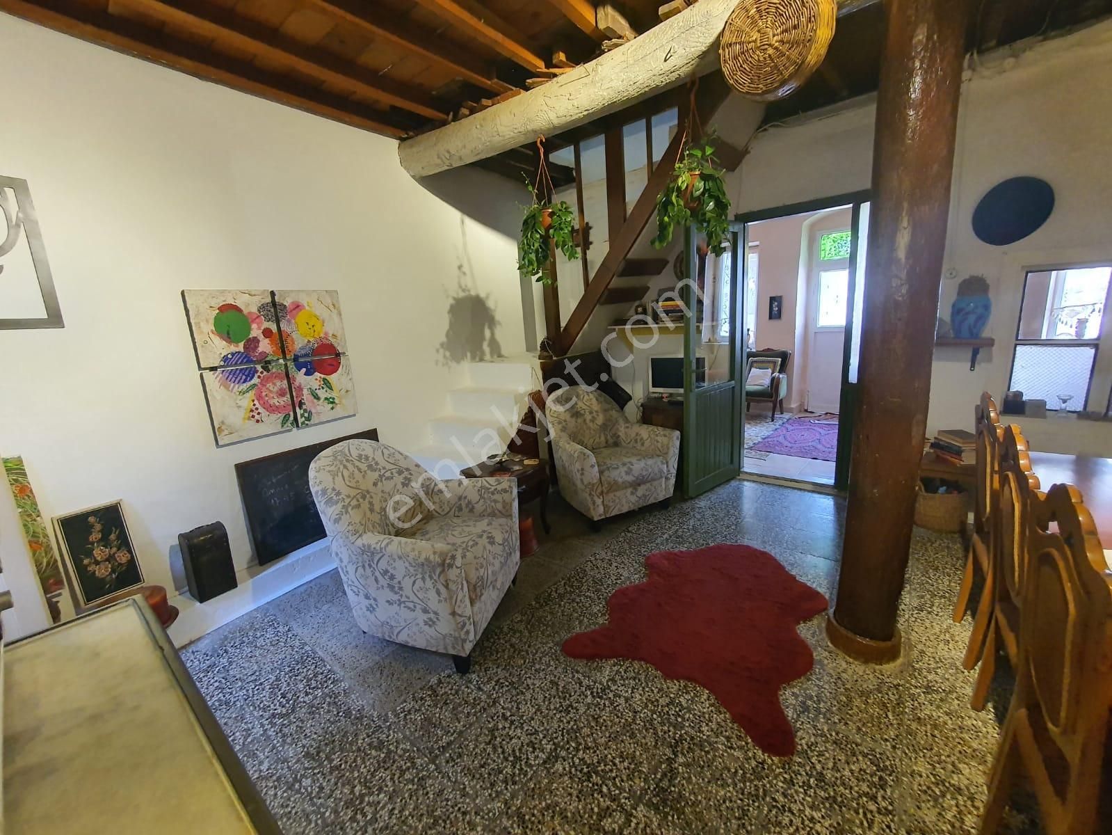 Ayvada'dan Ayvalık Merkez'de Deniz Manzaralı 2 Katlı 4+1 Taş Ev - Görsel 8