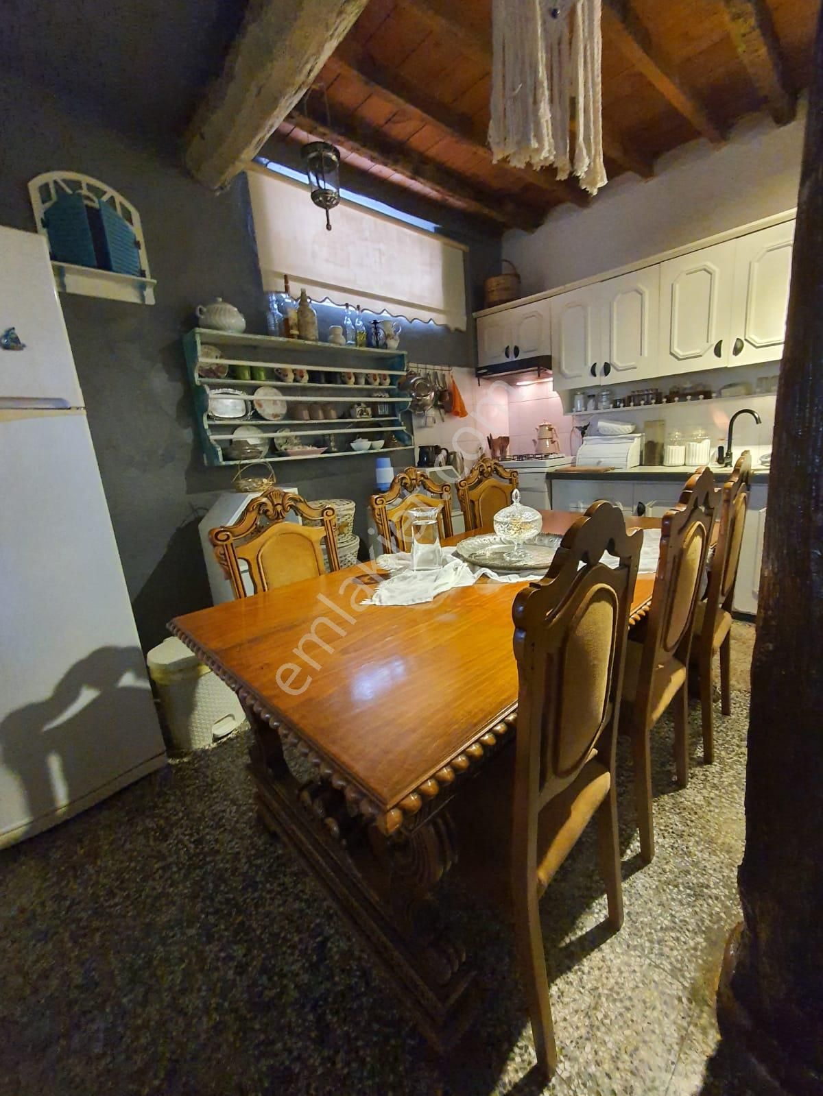 Ayvada'dan Ayvalık Merkez'de Deniz Manzaralı 2 Katlı 4+1 Taş Ev - Görsel 10