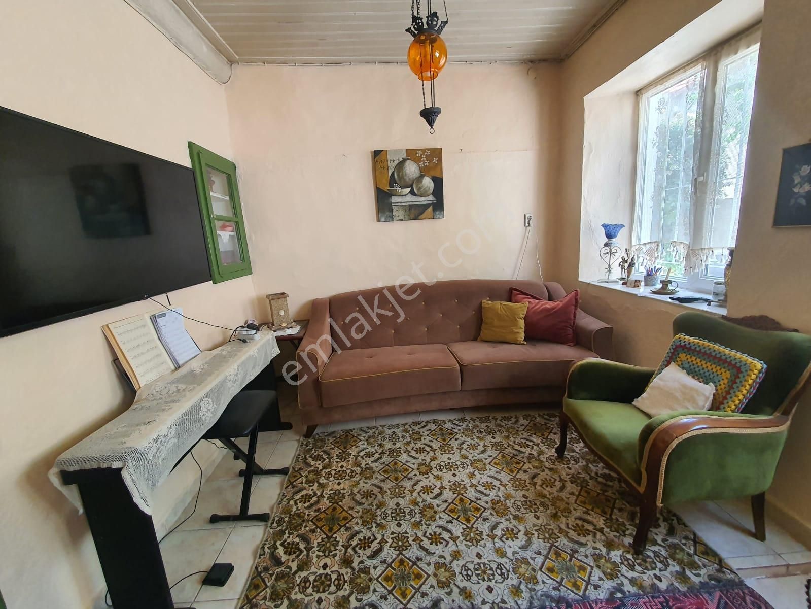 Ayvada'dan Ayvalık Merkez'de Deniz Manzaralı 2 Katlı 4+1 Taş Ev - Görsel 5