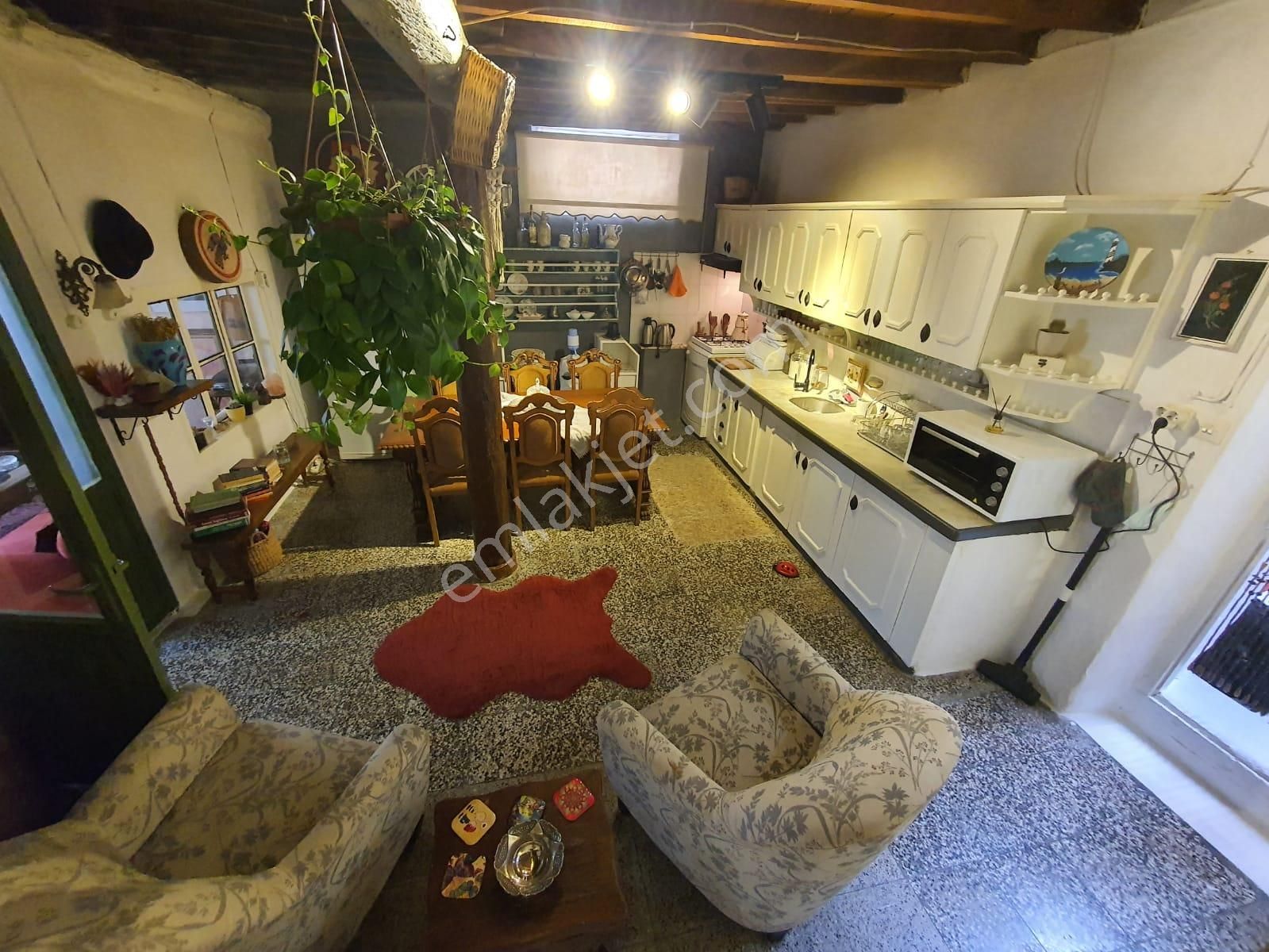 Ayvada'dan Ayvalık Merkez'de Deniz Manzaralı 2 Katlı 4+1 Taş Ev - Görsel 11