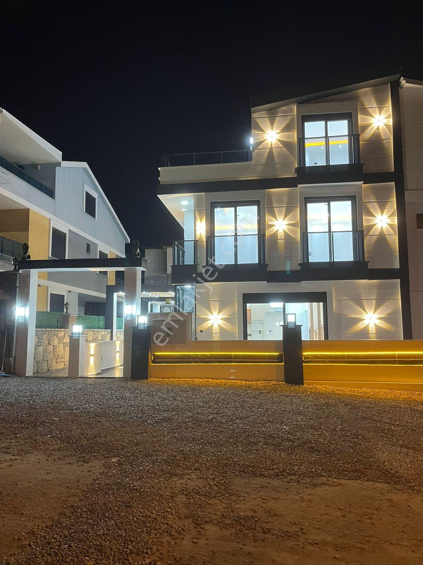 Didimde Havuzlu Ve Barbekülü 3+1 Açık Mutfaklı Teraslı İkiz Birleşik Villalarımız Satıştadır - Görsel 3