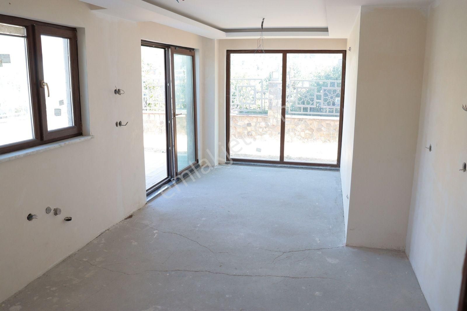 Demirci'de Satılık 5+1 Villa - Görsel 15