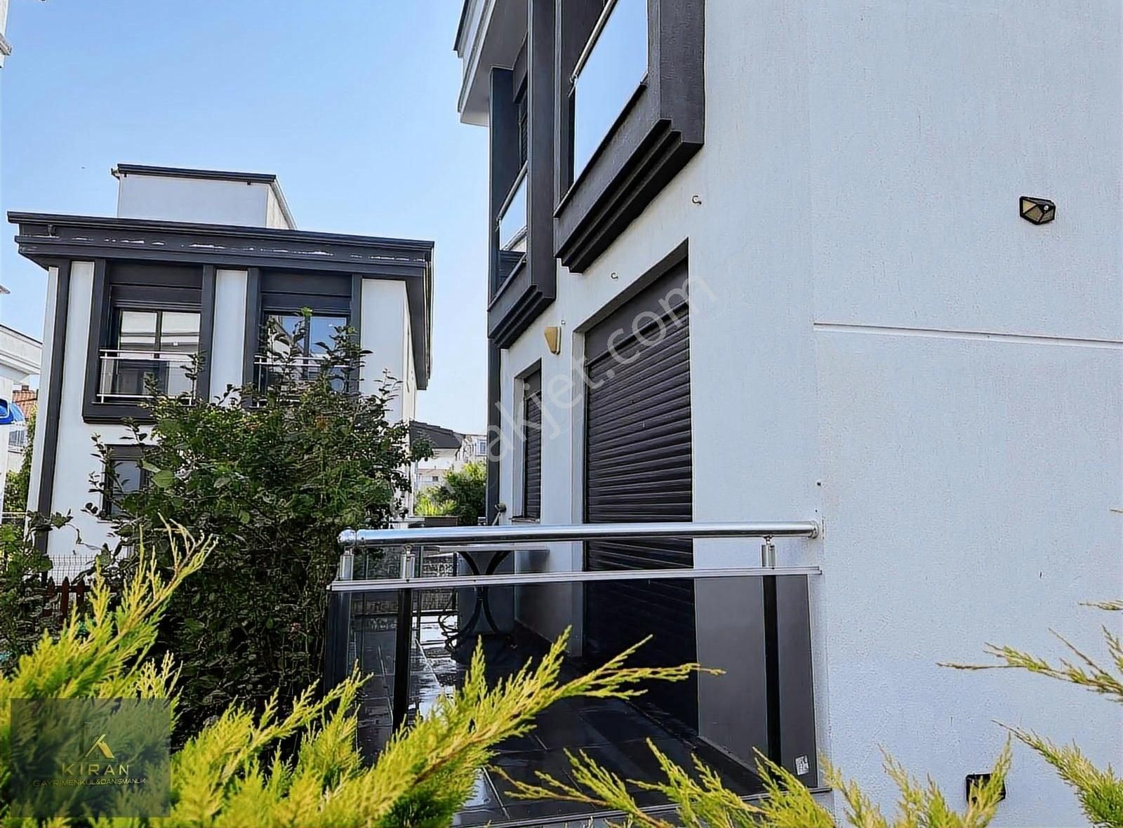 Yenişakran Sahile Yürüme Mesafesinde Eşyalı Kiralık Villa