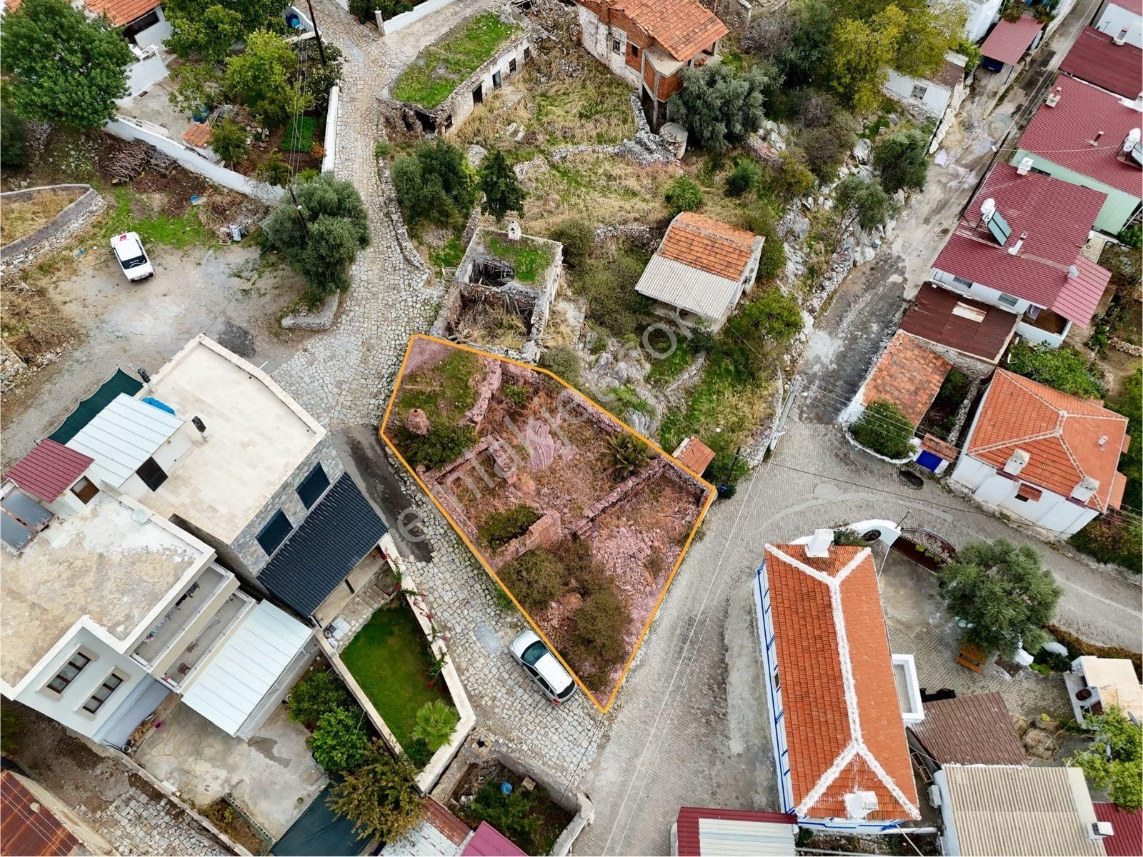 Kazıklı'da Deniz Manzaralı 215m² Avlulu Arsa + 2 Eski Yapı - Görsel 3