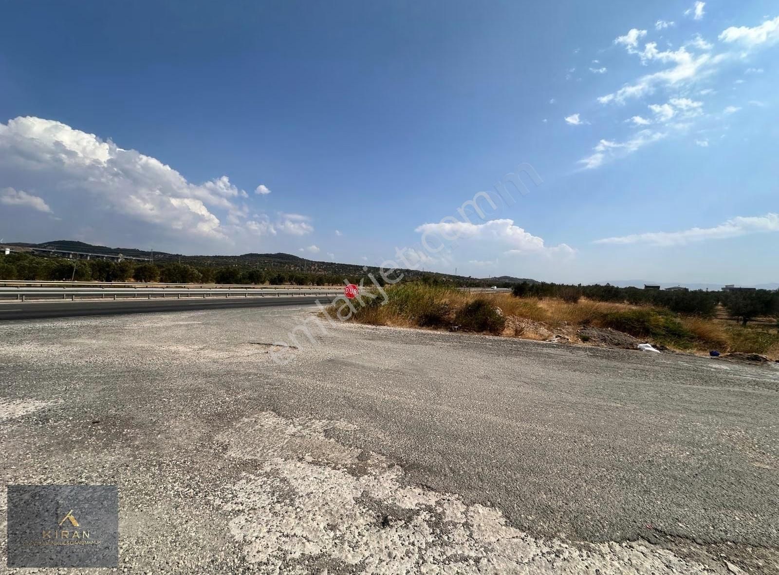 İzmir Aliağa Yenişakran Yol Kenarında Satılık 4.986m2 Tarla - Görsel 3