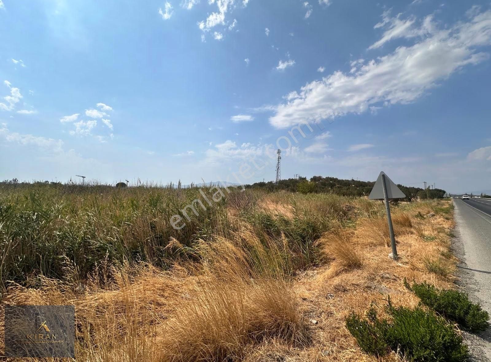 İzmir Aliağa Yenişakran Yol Kenarında Satılık 4.986m2 Tarla - Görsel 4