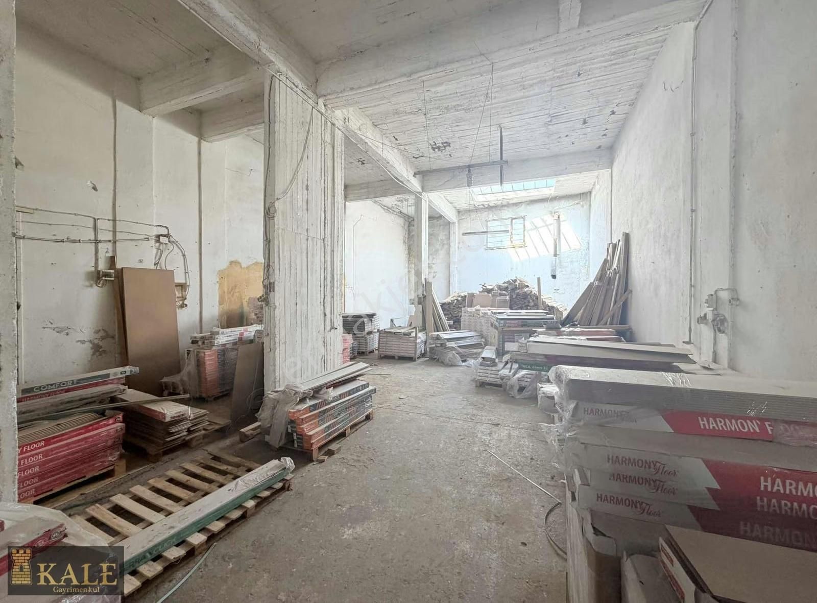 Kale'den Bulvar Üstü Satılık Dükkan - Görsel 4