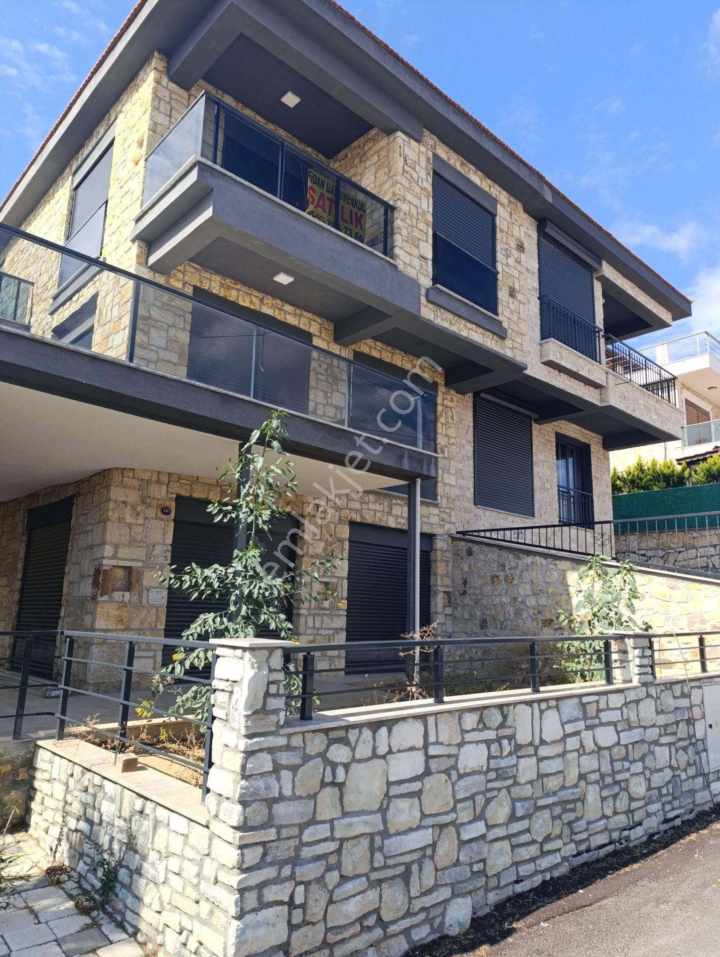 Rose Emlak'tan Satılık Tripleks Villa