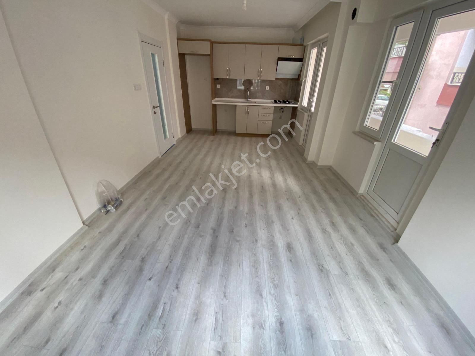 Altınoluk Merkezi Konumda Komple Yenilenmiş Geniş 1+1 Uygun Fiyatlı Daire - Görsel 12
